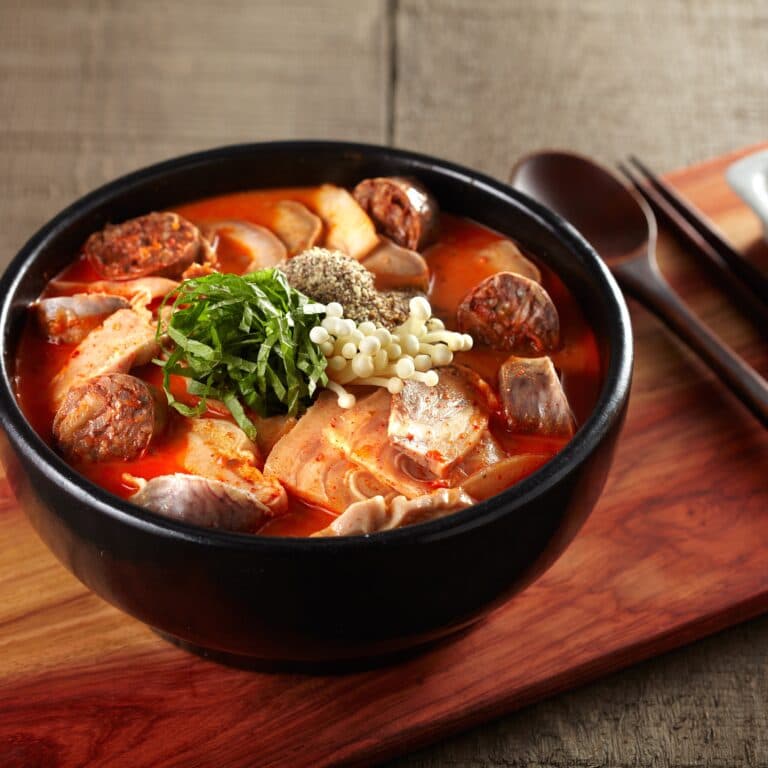 [탐라순대] 얼큰순대국 (기본: 순대+고기)